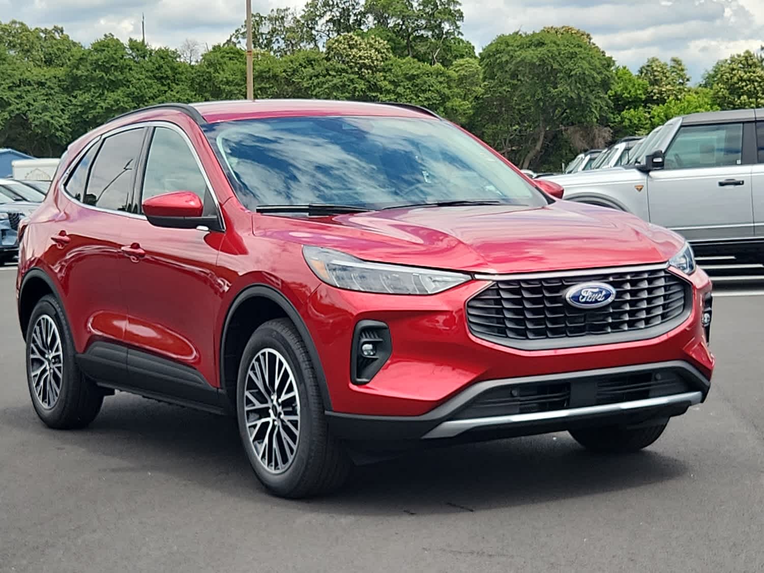 2025 Ford Escape Plug-In Hybrid photo 2