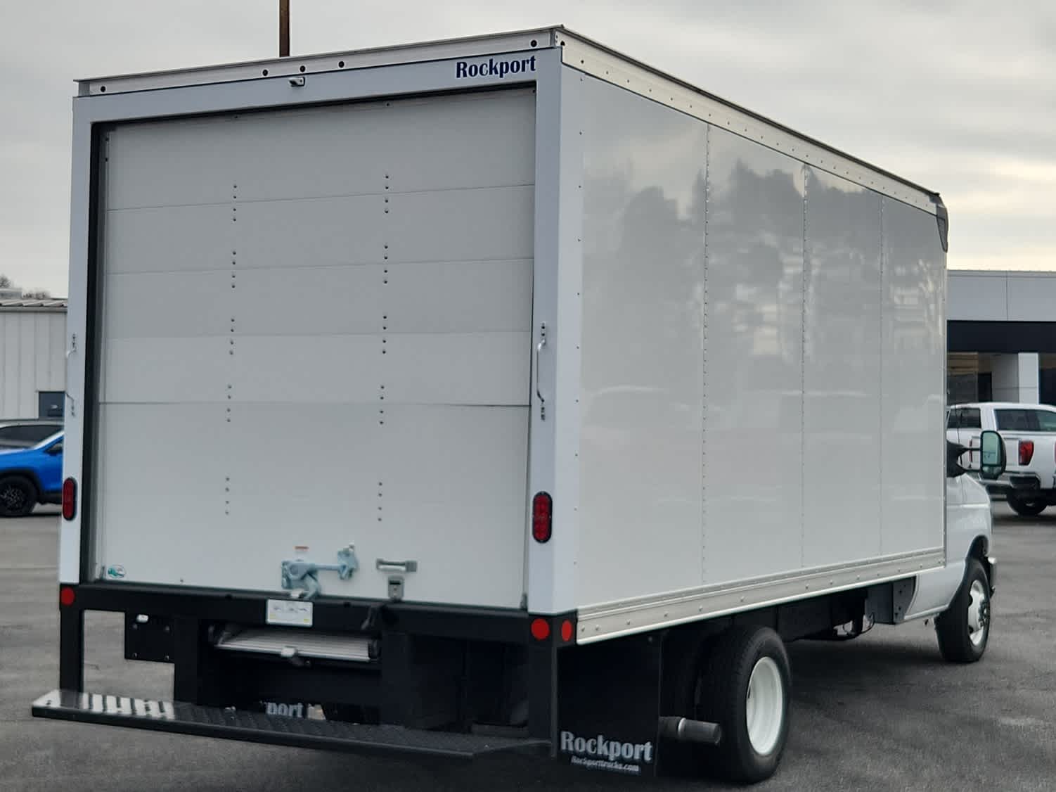 2025 Ford E-350 photo 3