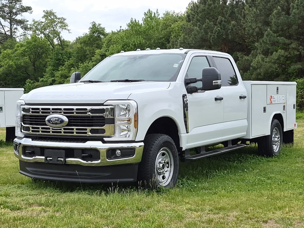 New 2026 Ford Super Duty F-350 SRW Chassis Cab F-350® XL 4WD Crew Cab 179 WB 60 CA