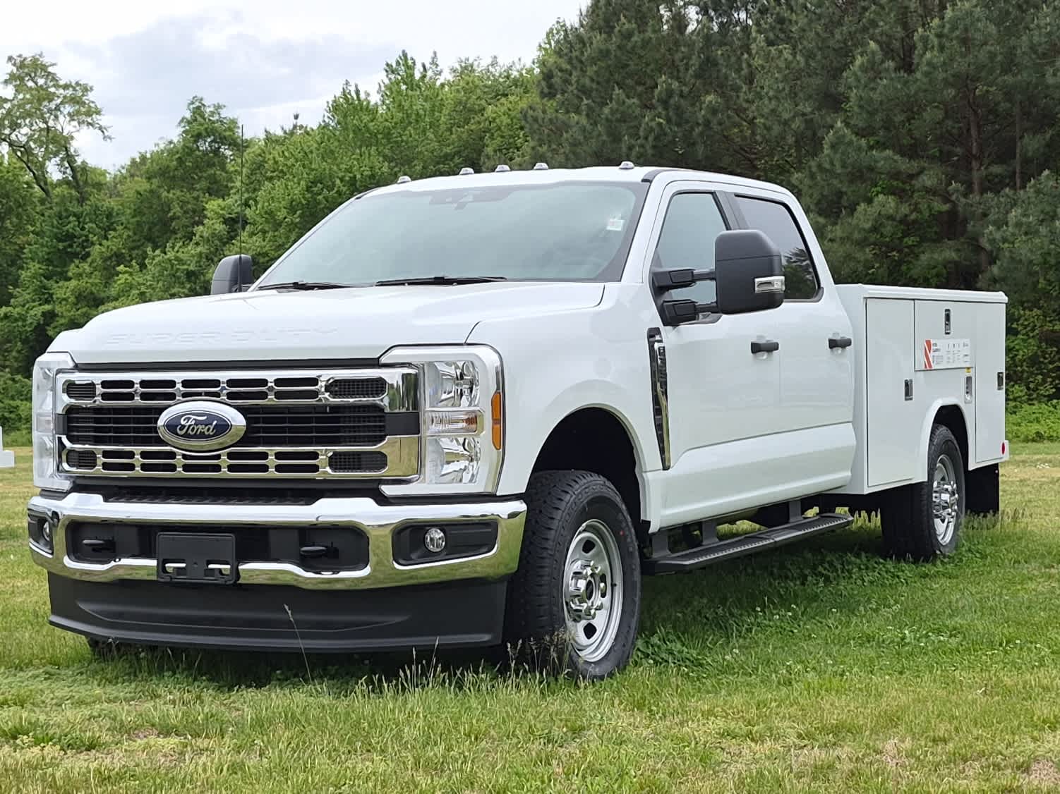 2026 Ford F-350 XL 4x4 Crew Cab 179-In SRW's photo
