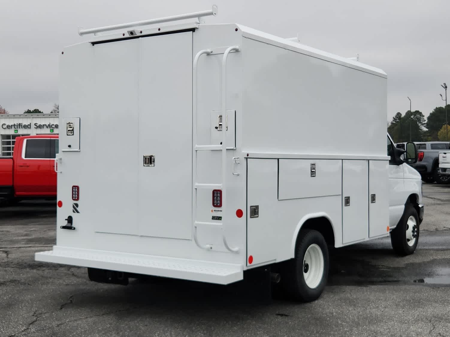 2025 Ford E-350 photo 3