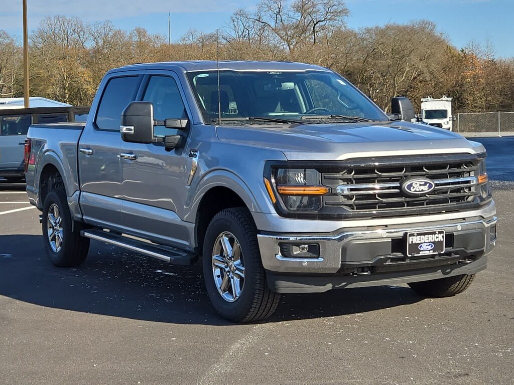 2025 Ford F-150 XLT photo 2