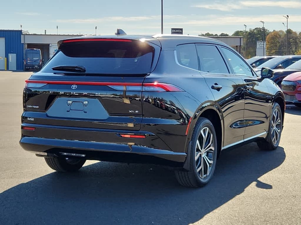 Used 2025 Toyota Crown Signia XLE SUV