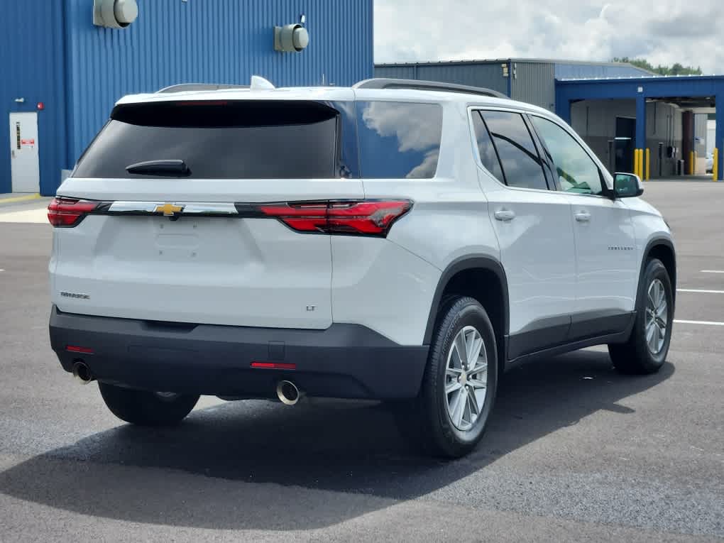 2023 Chevrolet Traverse Cloth photo 2