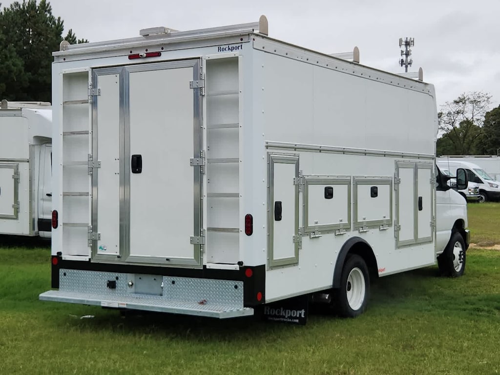 2025 Ford E-450 photo 3