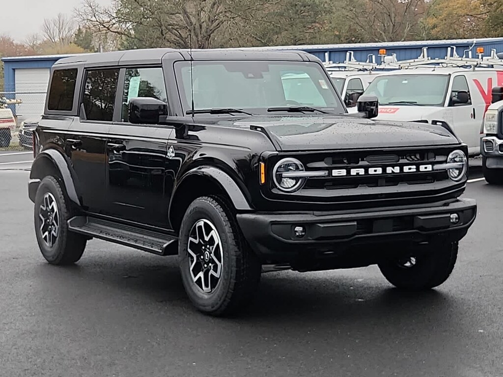 New 2025 Ford Bronco Outer Banks 4x4