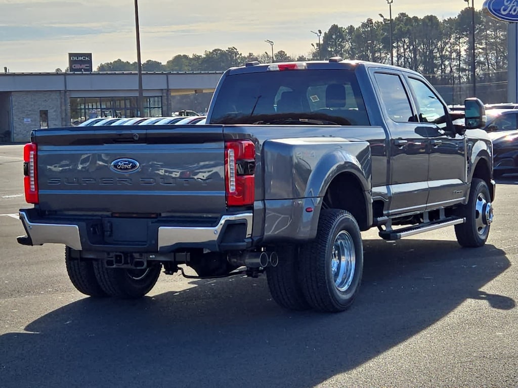 2026 Ford F-350 Lariat photo 3