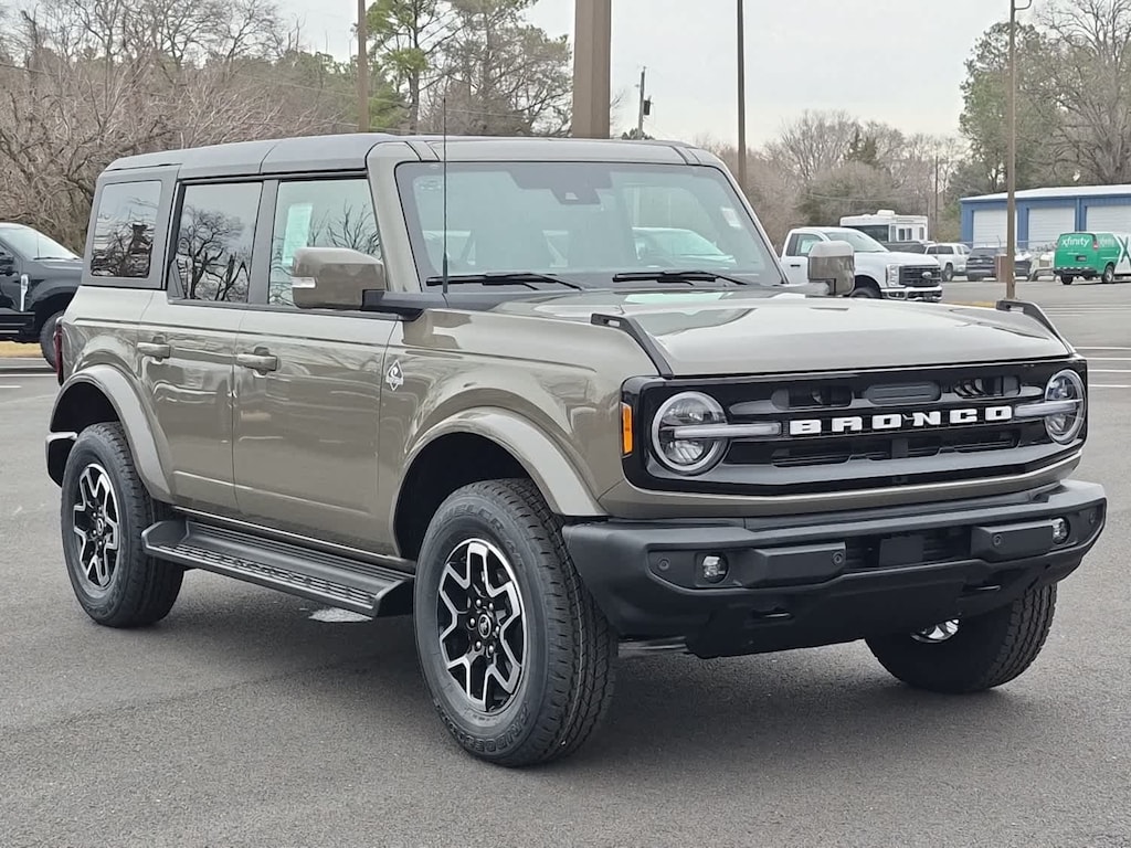 2025 Ford Bronco Outer Banks photo 2