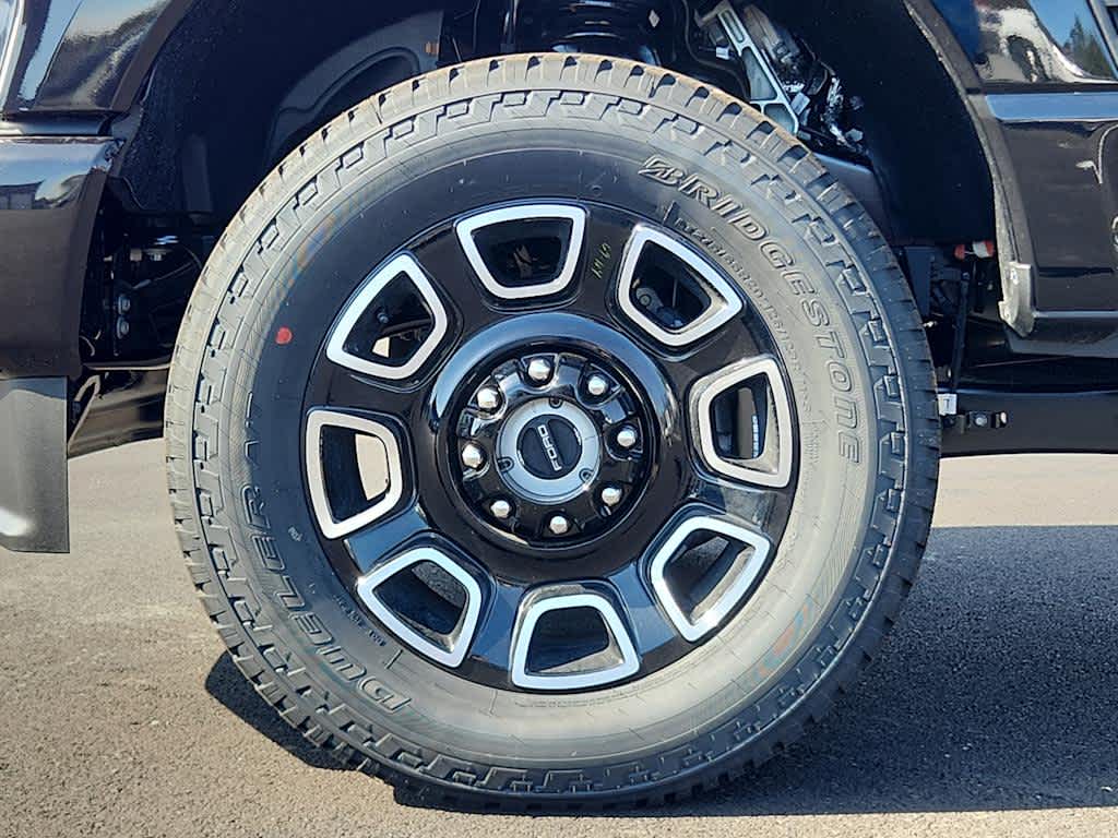 2025 Ford F-250 Platinum photo 4