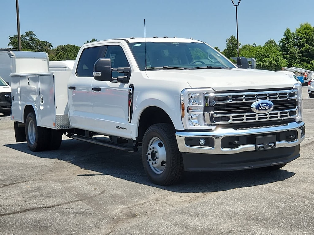 New 2025 Ford Super Duty F-350 DRW F-350 XL 4WD Crew Cab 179 WB 60 CA