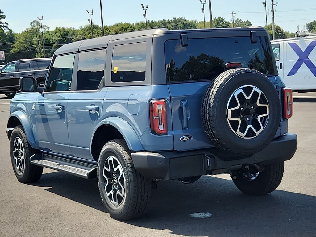2025 Ford Bronco Outer Banks photo 4
