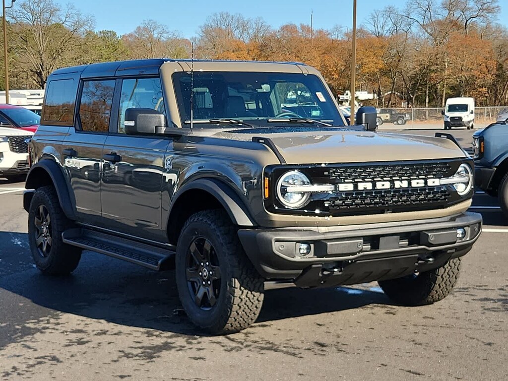 2025 Ford Bronco Outer Banks photo 2