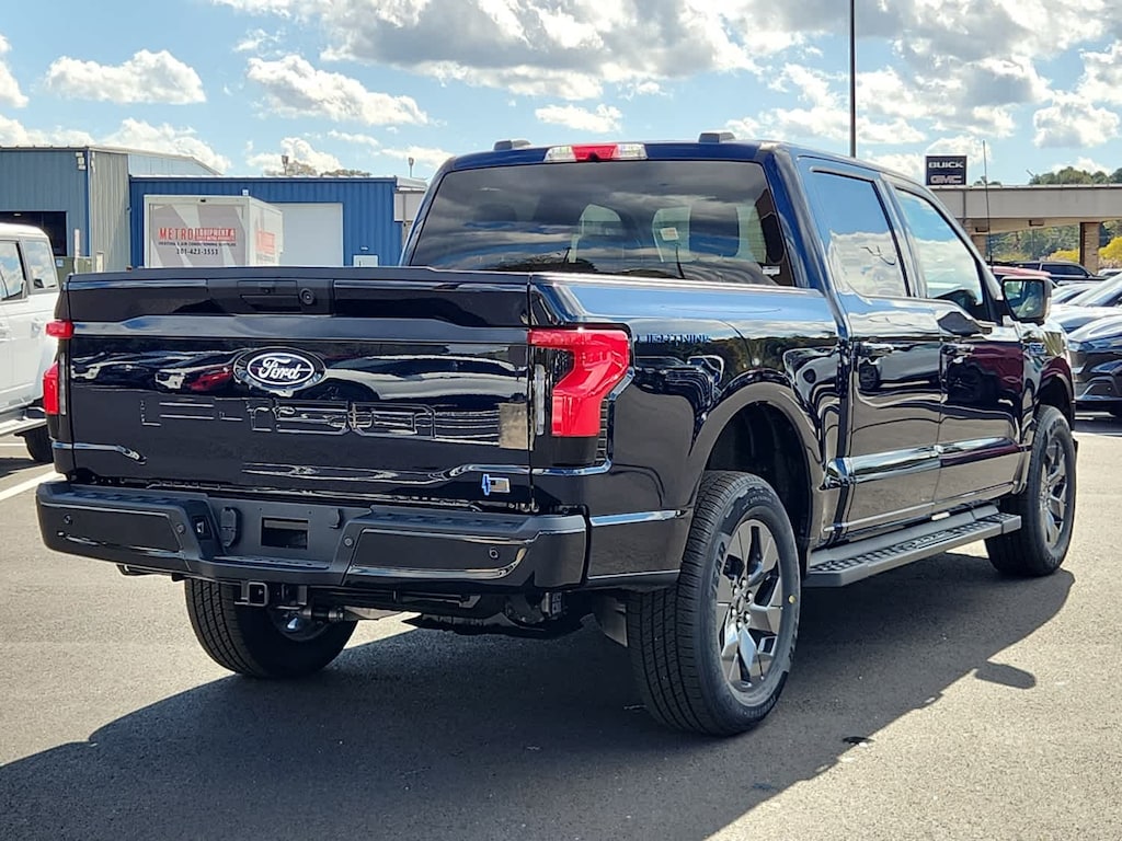 2025 Ford F-150 Lightning photo 3