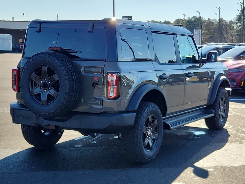 2025 Ford Bronco Outer Banks photo 3