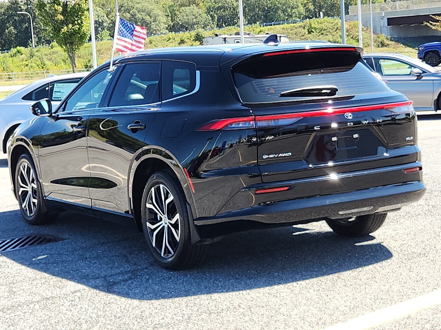 2025 Toyota Crown Signia XLE photo 4