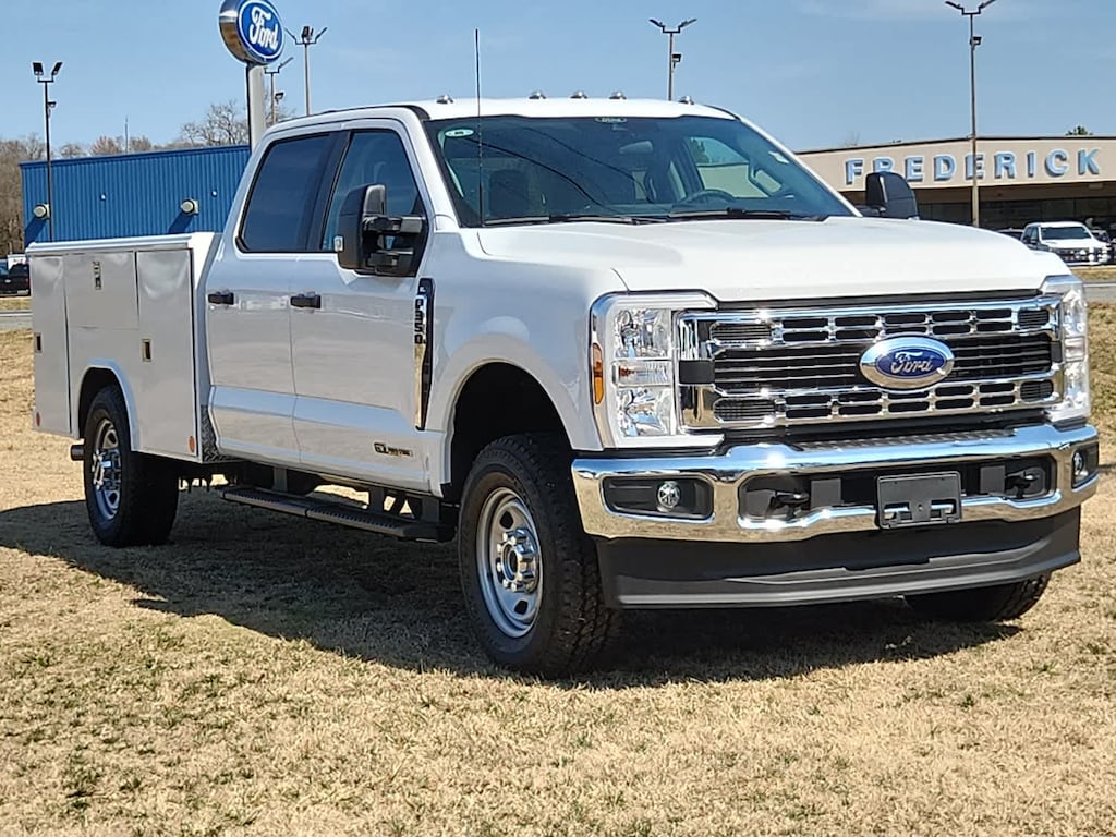 New 2024 Ford Super Duty F-350 SRW F-350 XL 4WD Crew Cab 179 WB 60 CA
