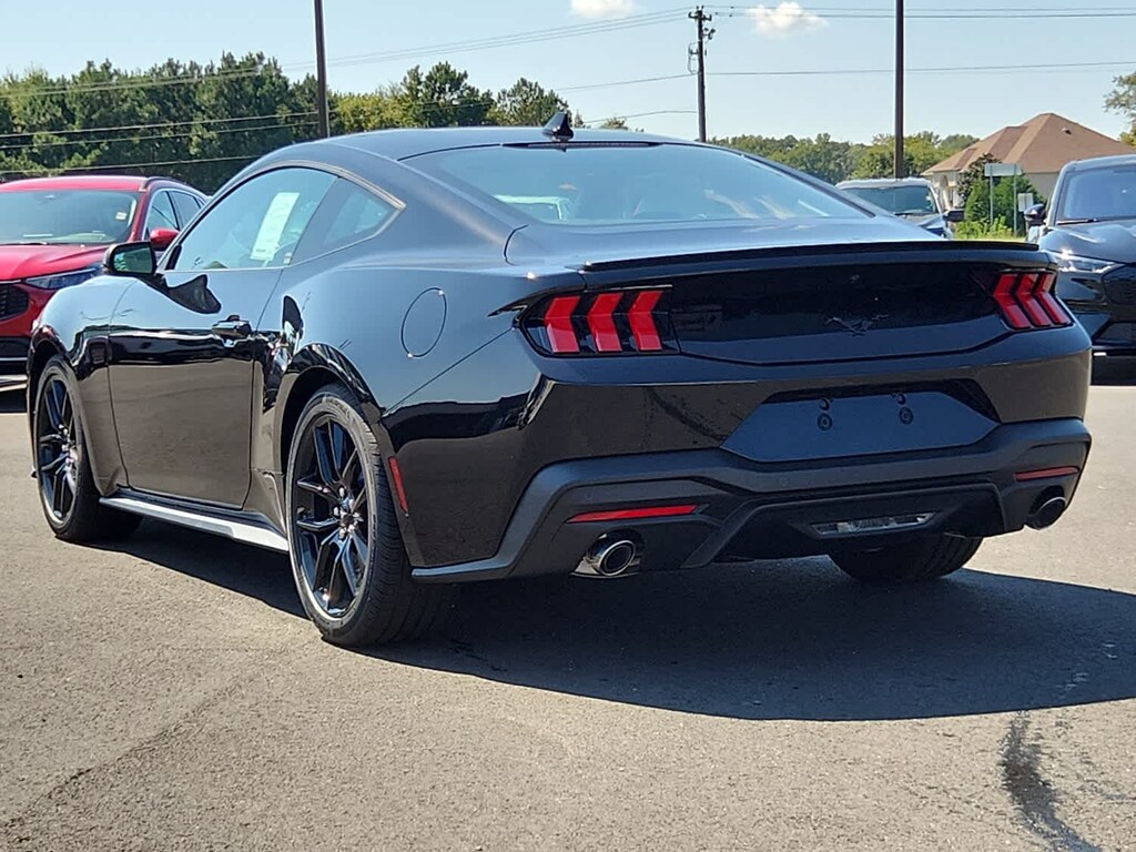 2025 Ford Mustang EcoBoost Premium photo 4