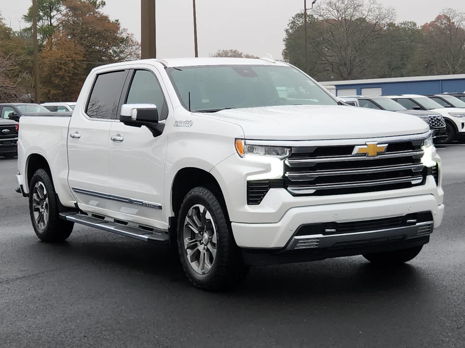 2023 Chevrolet Silverado 1500 High Country photo 2