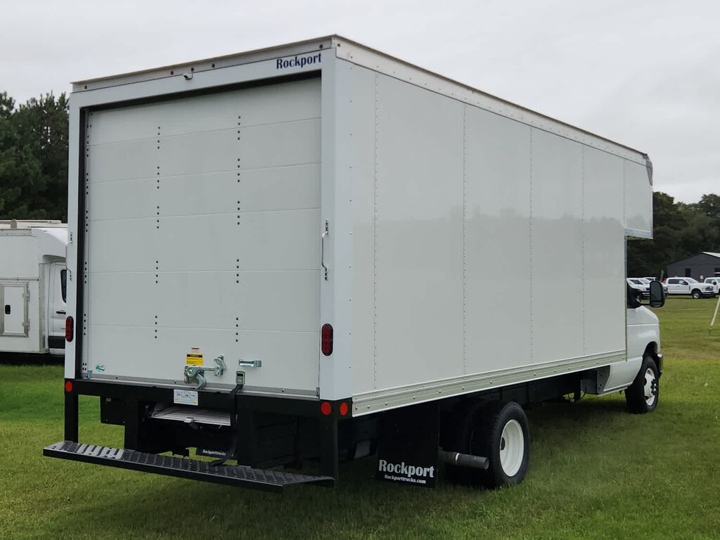 2025 Ford E-450 photo 3