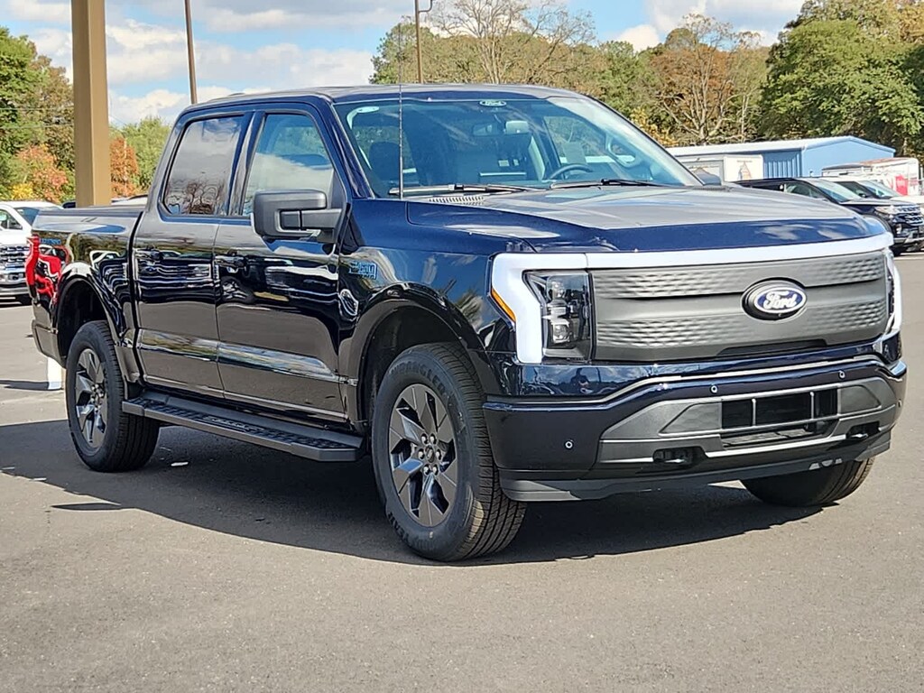 New 2025 Ford F-150 Lightning Flash 4WD SuperCrew 5.5 Box