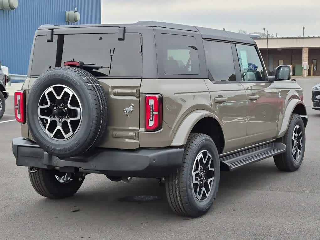 2025 Ford Bronco Outer Banks photo 3