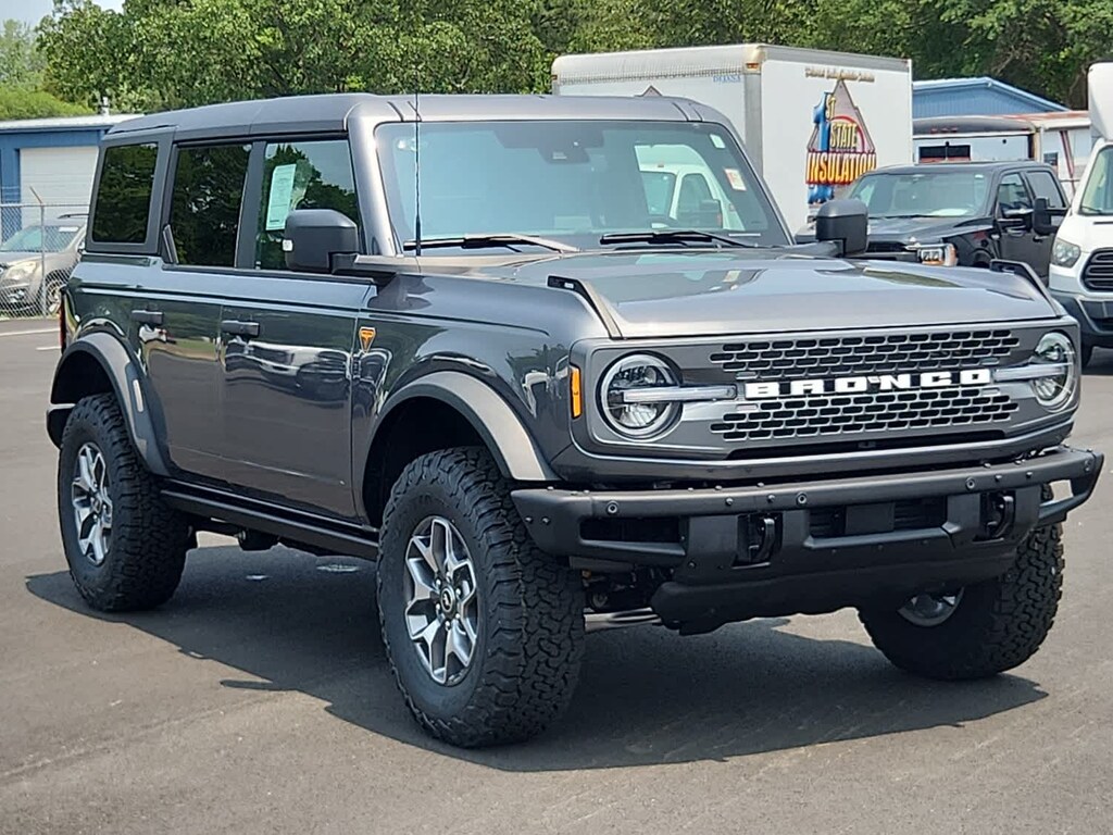 2025 Ford Bronco Badlands photo 2