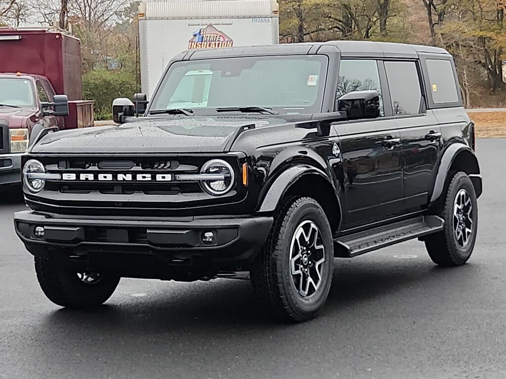 New 2025 Ford Bronco Outer Banks 4x4