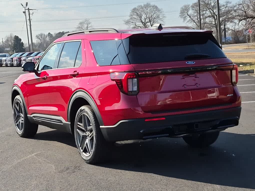 2026 Ford Explorer ST-Line photo 2
