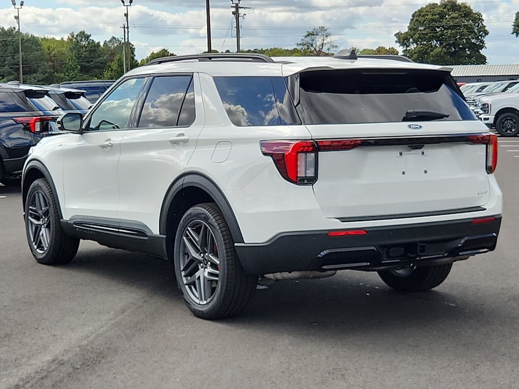 New 2025 Ford Explorer ST-Line 4WD