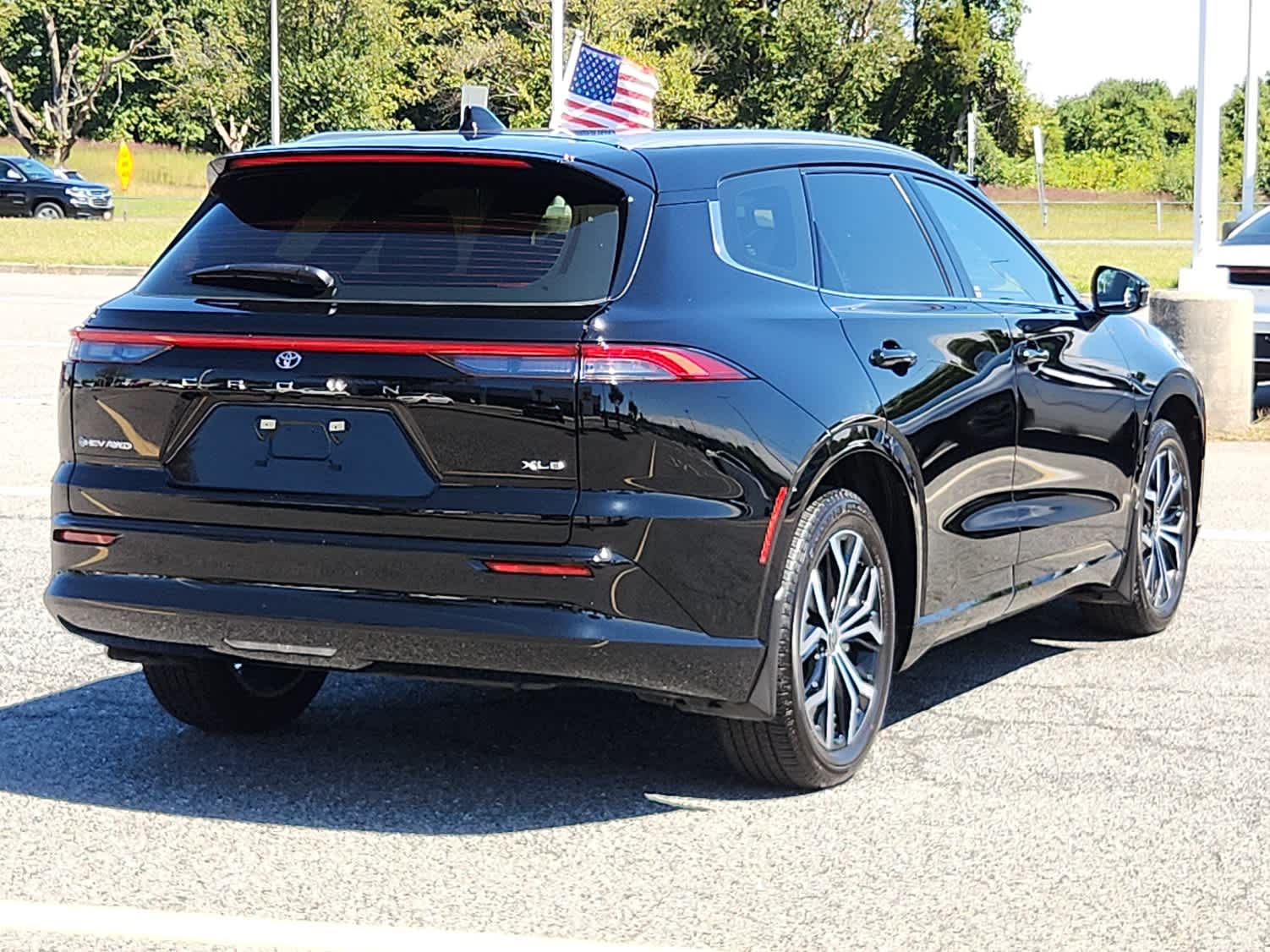 2025 Toyota Crown Signia XLE photo 3