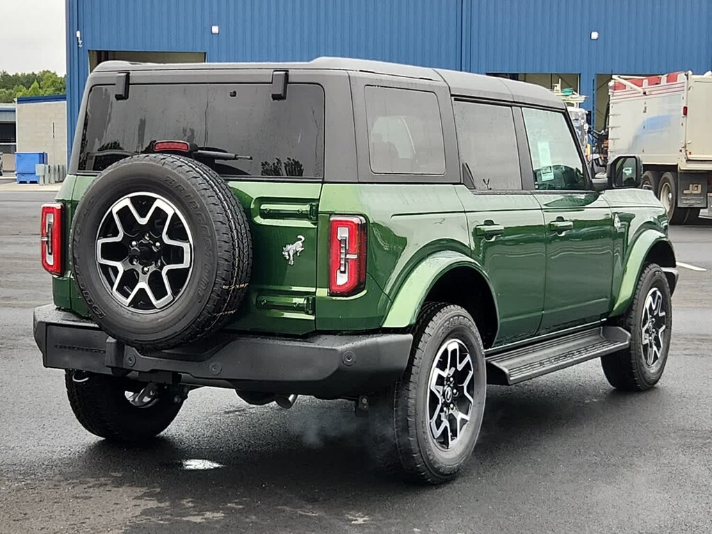 2025 Ford Bronco Outer Banks photo 3