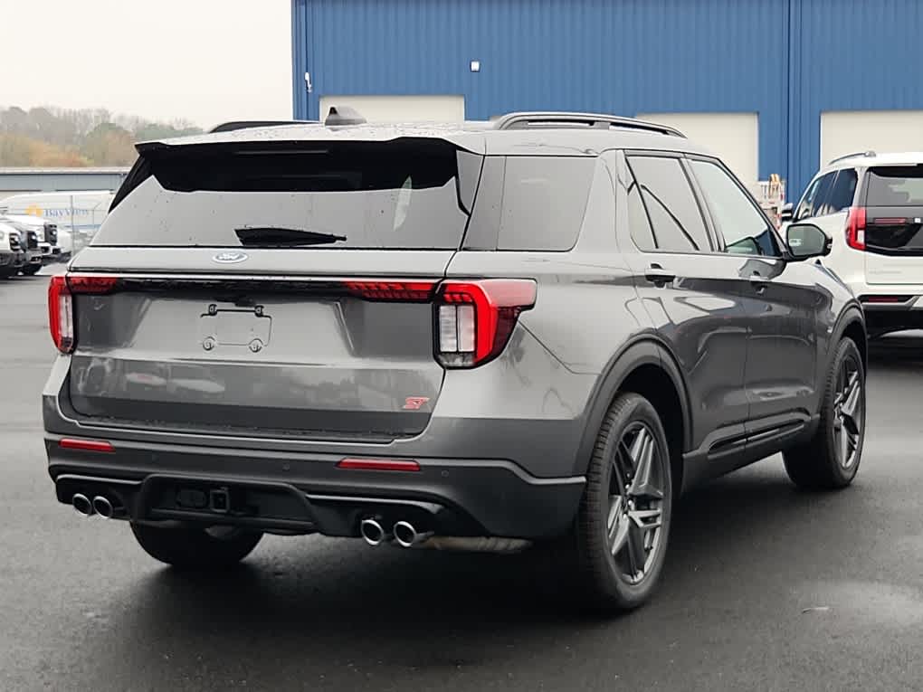 2026 Ford Explorer ST photo 3