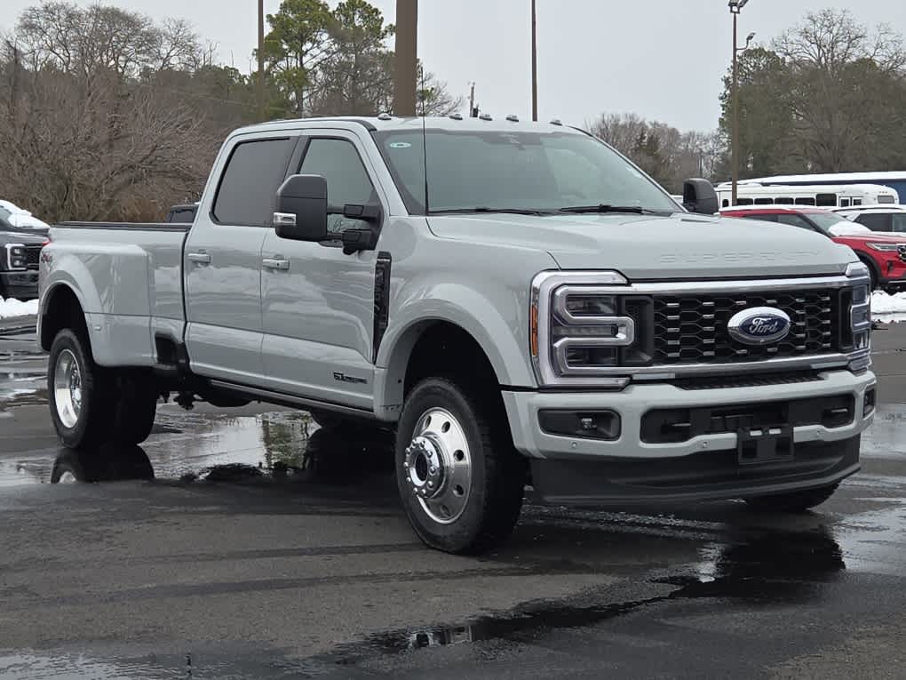 2026 Ford F-450 Platinum photo 2