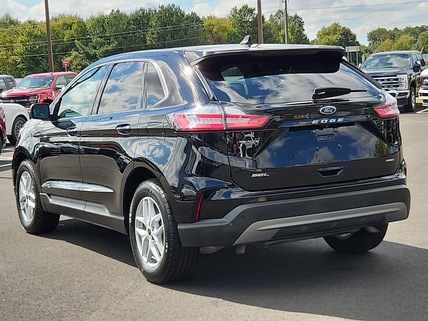 2023 Ford Edge SEL photo 2