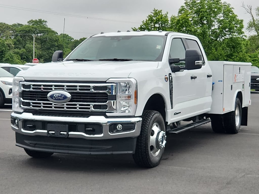 New 2025 Ford Super Duty F-350 DRW F-350 XL 4WD Crew Cab 179 WB 60 CA