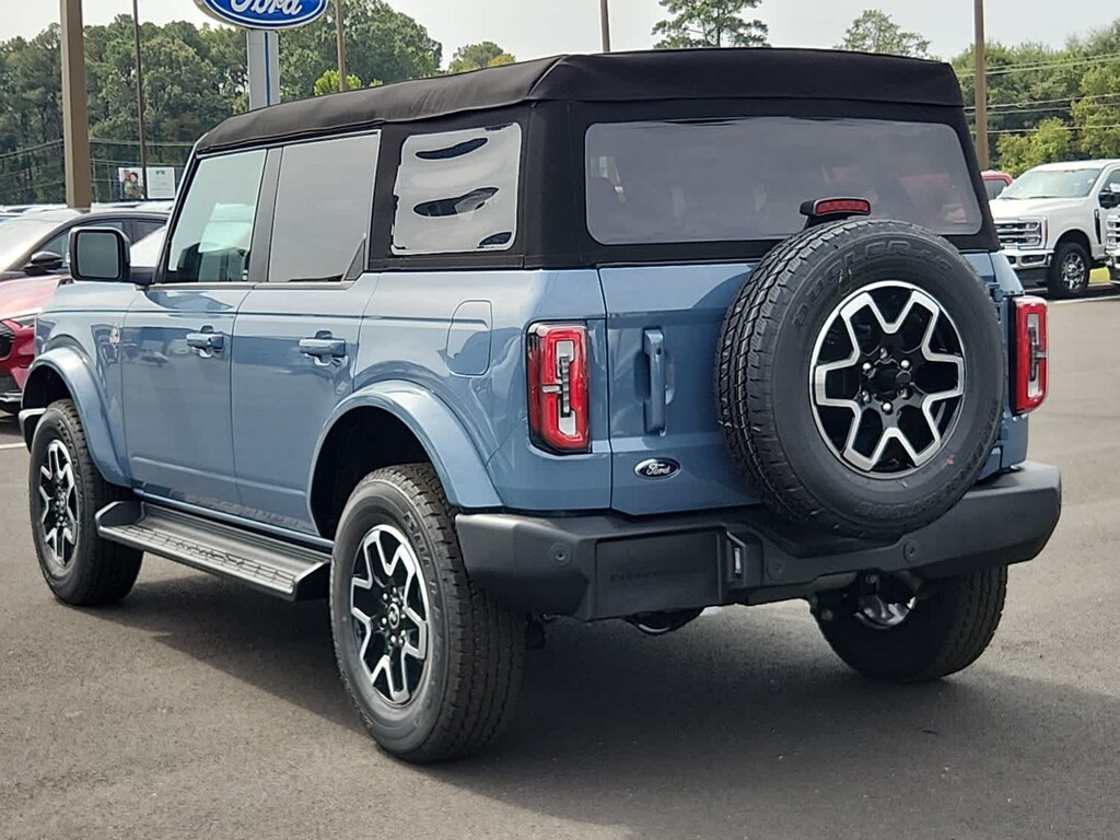 2025 Ford Bronco Outer Banks photo 4