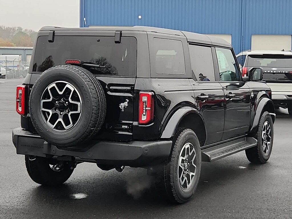 New 2025 Ford Bronco Outer Banks 4x4