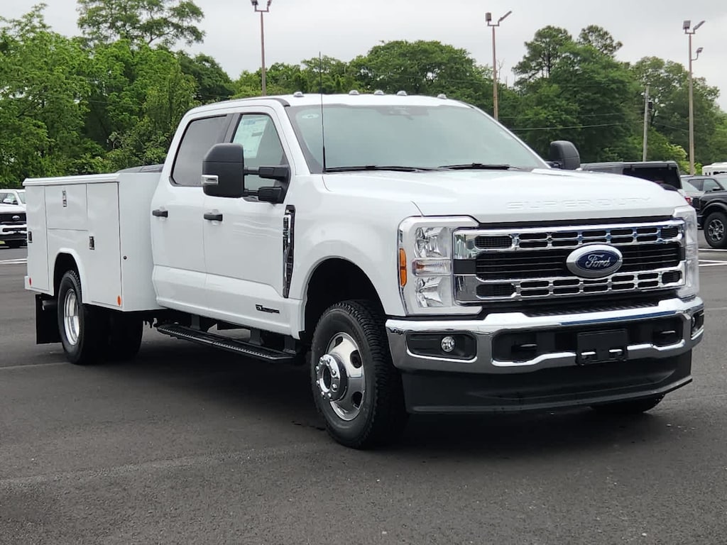 New 2025 Ford Super Duty F-350 DRW F-350 XL 4WD Crew Cab 179 WB 60 CA