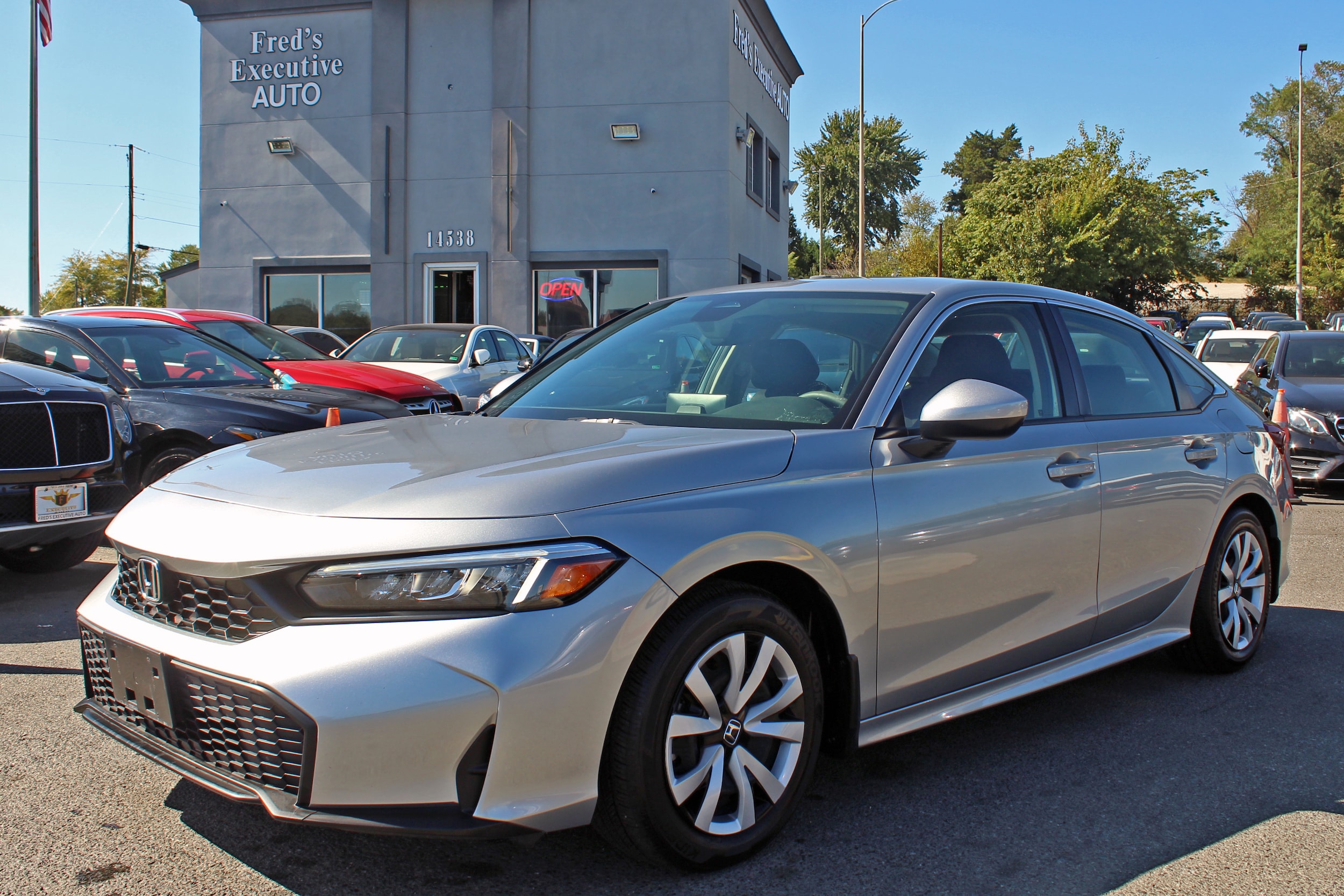 2025 Honda Civic LX's photo