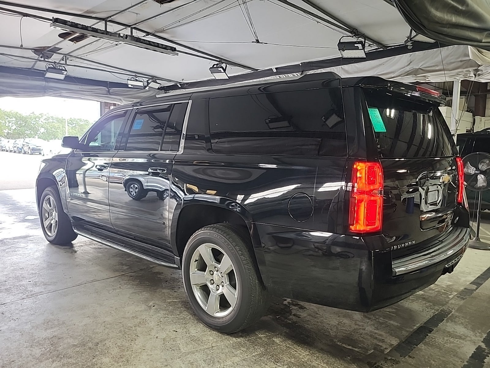 2019 Chevrolet Suburban Premier photo 2