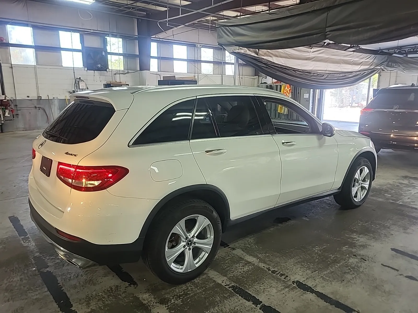 2018 Mercedes Benz GLC 300 4MATIC photo 3