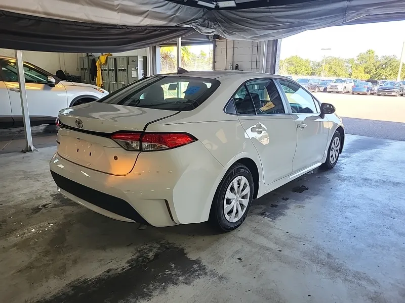 2022 Toyota Corolla L photo 2