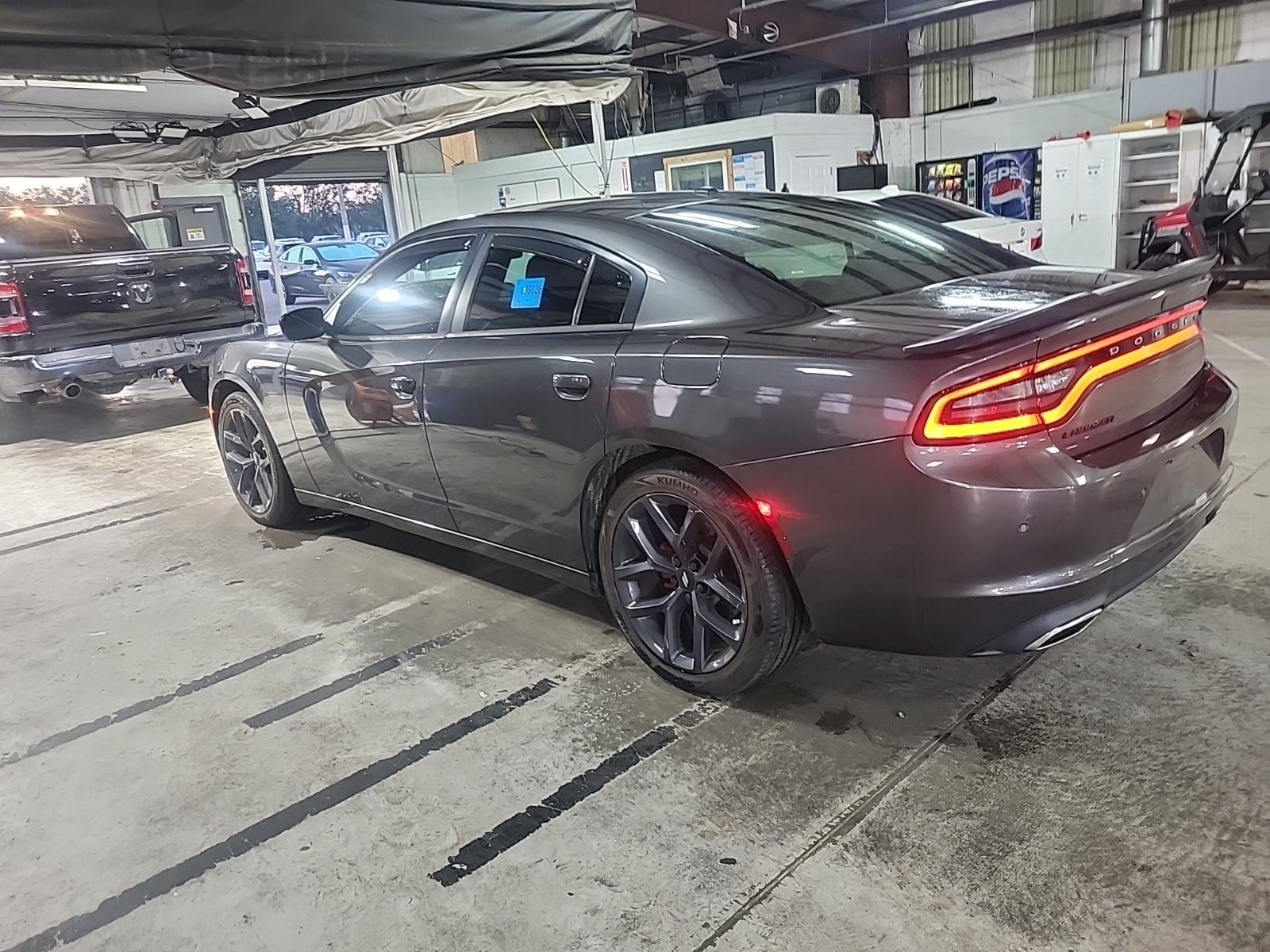 2019 Dodge Charger SXT photo 3