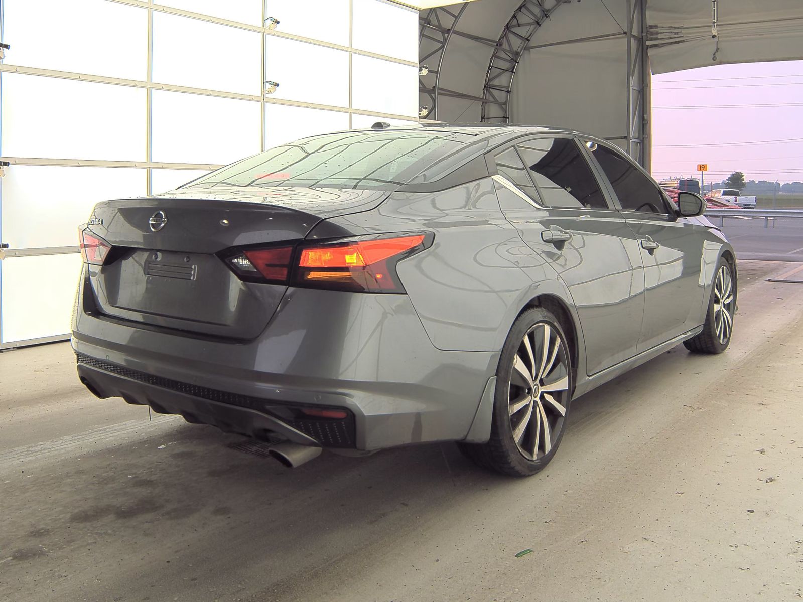 2022 Nissan Altima 2.5 SR photo 2