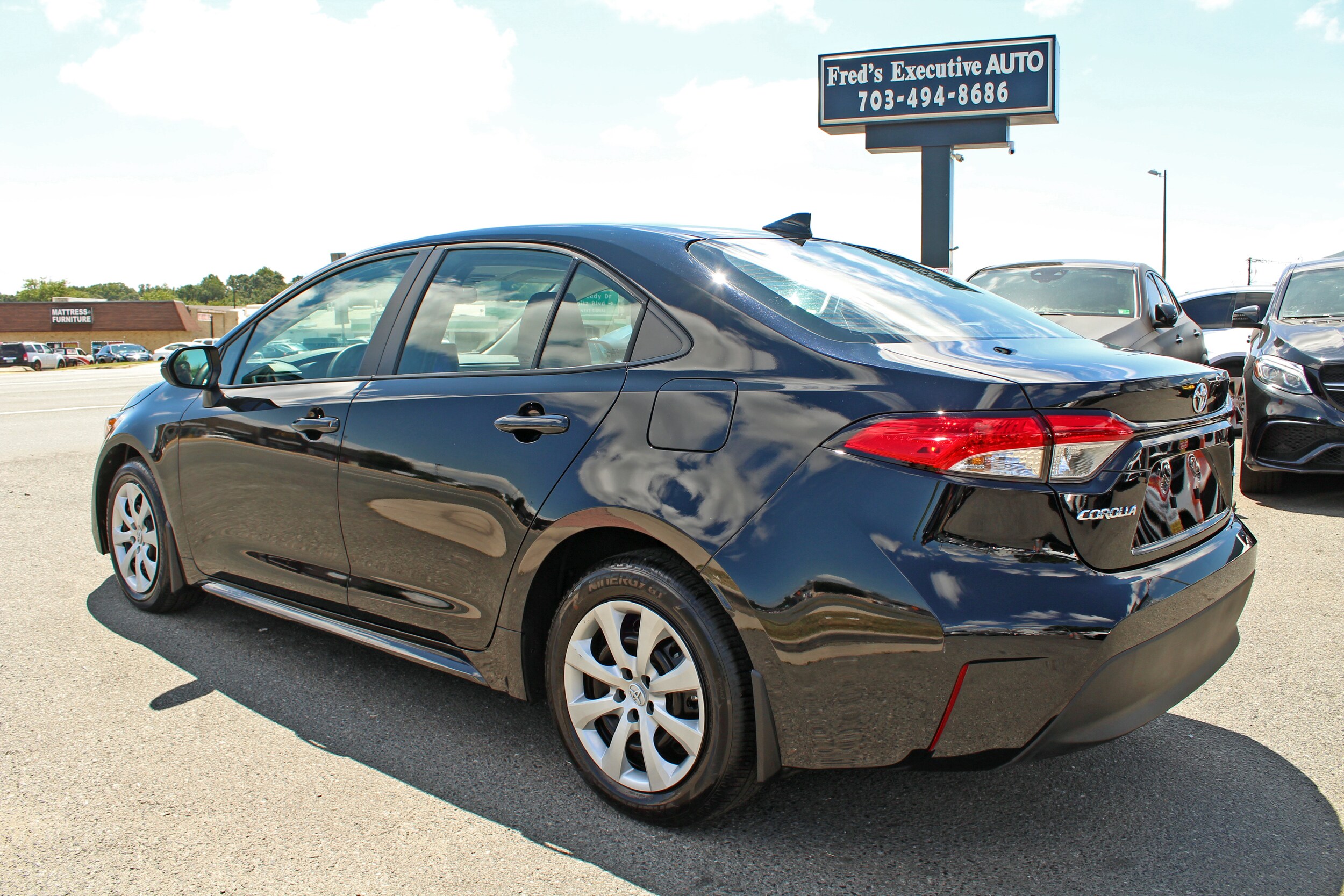 2025 Toyota Corolla LE photo 2