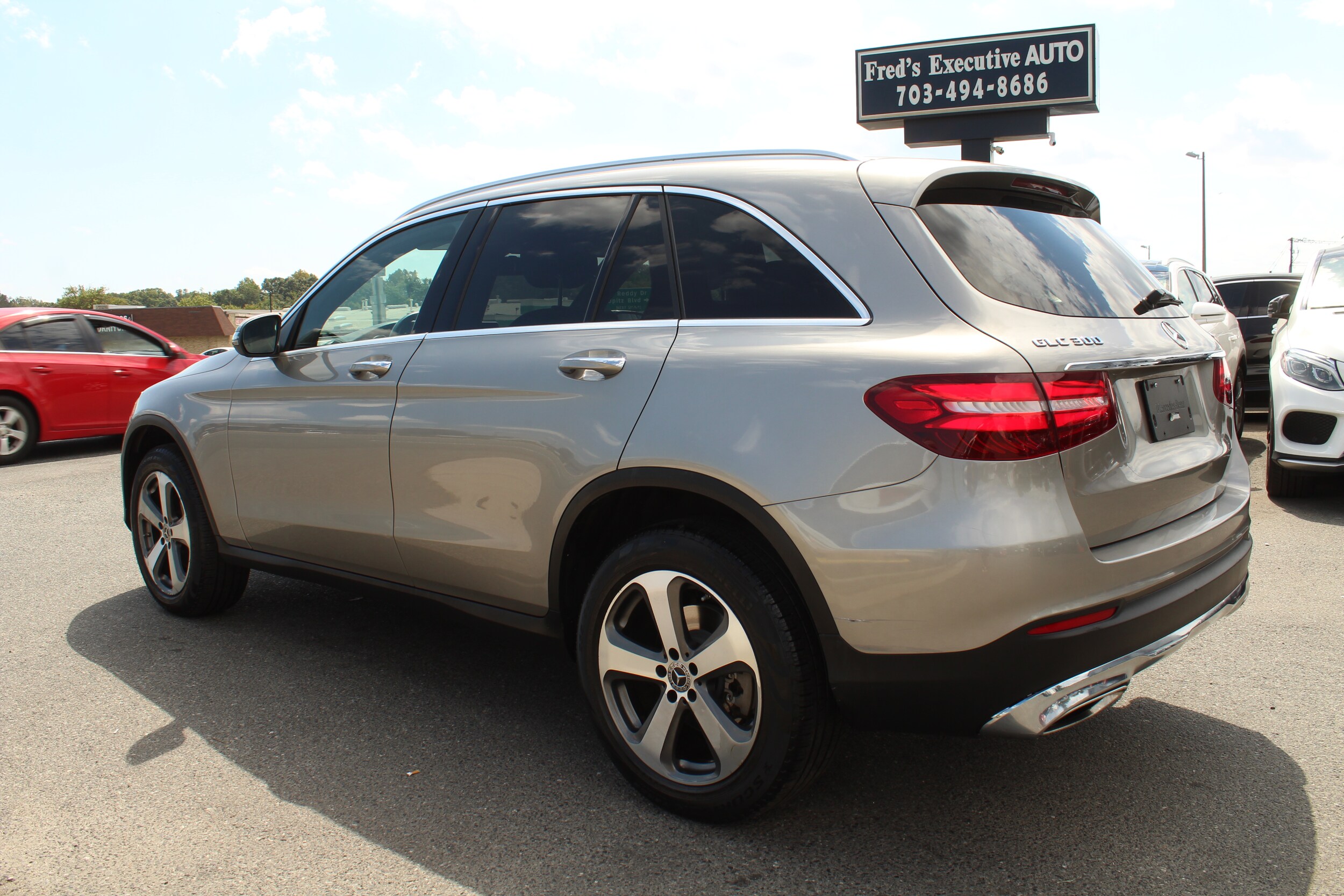 2019 Mercedes Benz GLC 300 4MATIC photo 2