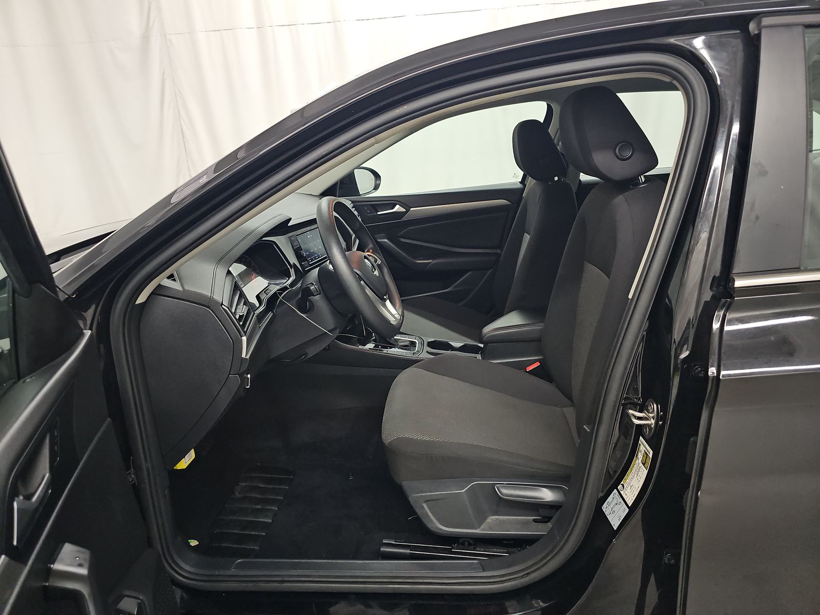 2021 Volkswagen Jetta SE R-Line photo 4