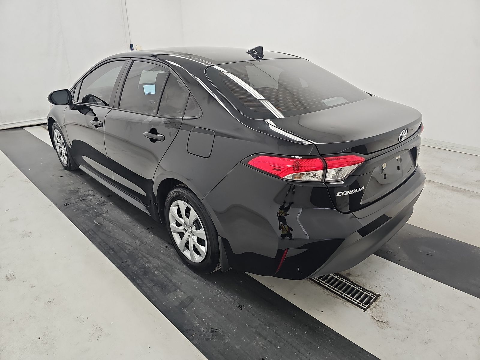 2024 Toyota Corolla LE photo 2