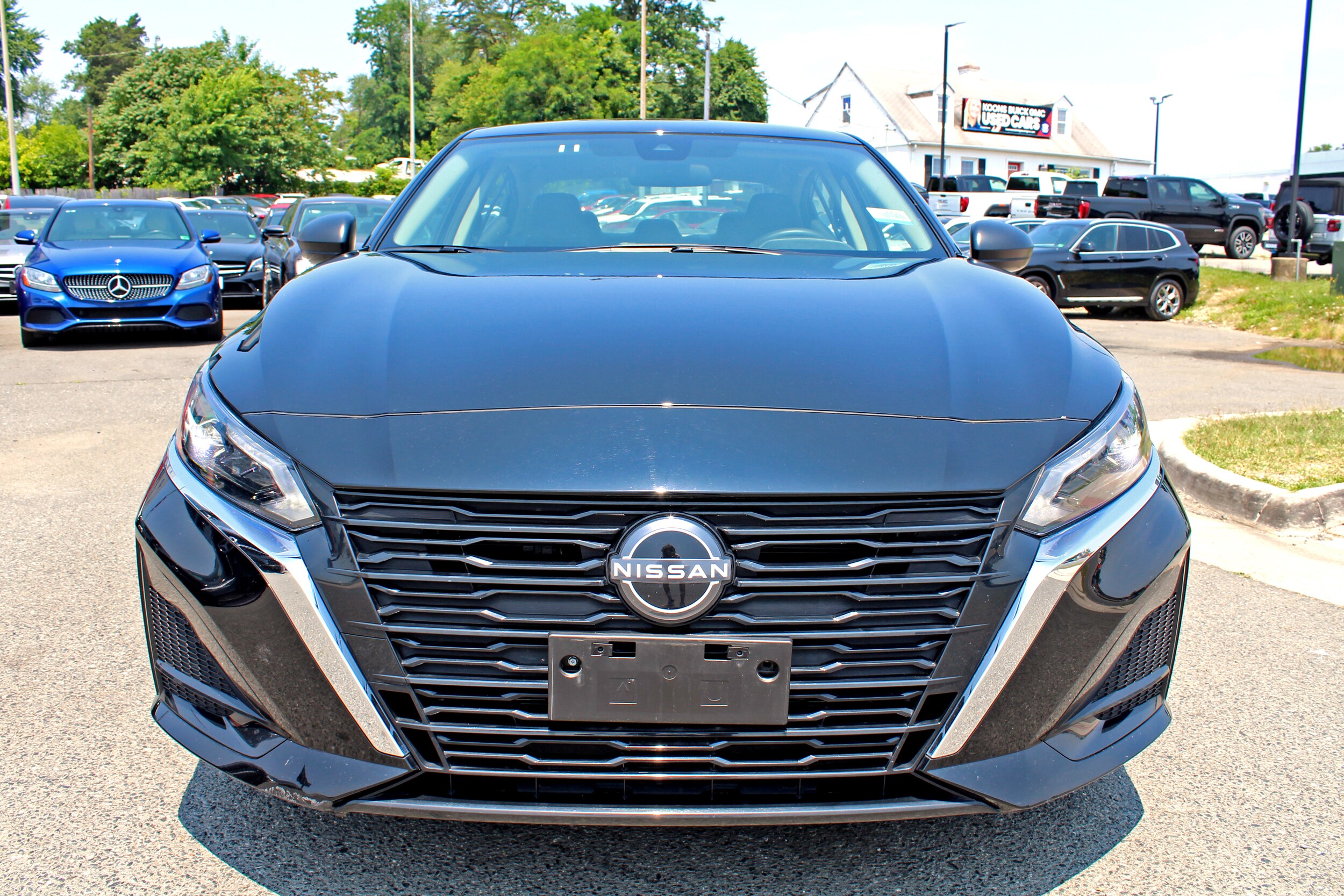 2024 Nissan Altima 2.5 SV photo 2