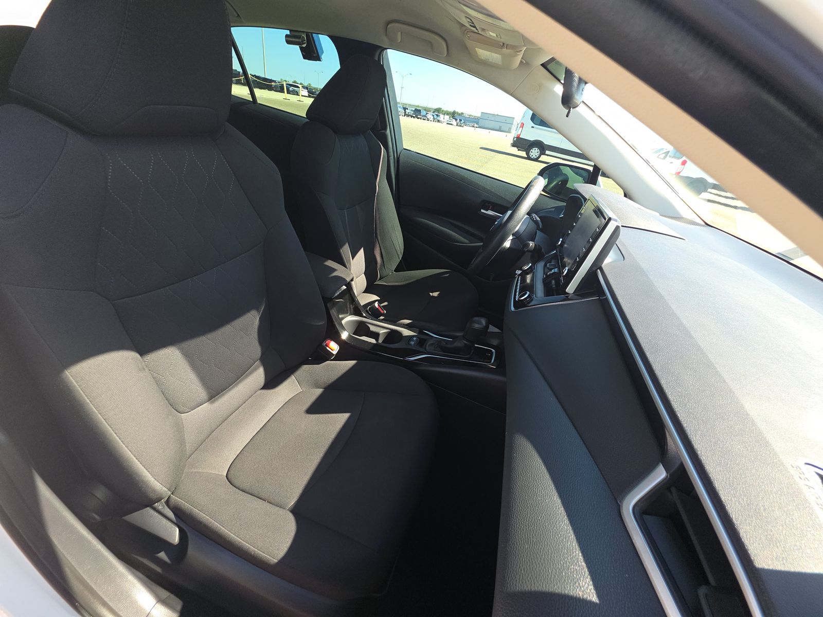 2020 Toyota Corolla LE photo 4